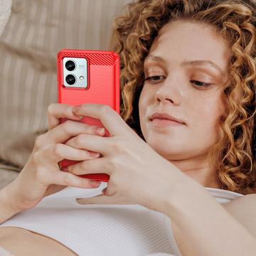 Motorola Moto G84 Børstet TPU Cover - Karbonfiber - Rød