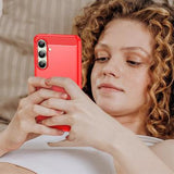 Samsung Galaxy S24 FE Børstet TPU Cover - Karbonfiber - Rød