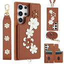 Samsung Galaxy S24 Ultra Blomsterdekoration Cover med Rem - Brun