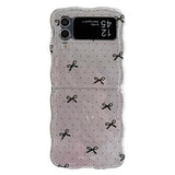 Samsung Galaxy Z Flip4 Stilfuldt TPU Cover med bølget kant - sorte buer