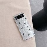 Samsung Galaxy Z Flip4 Stilfuldt TPU Cover med bølget kant - sorte buer