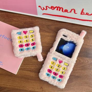 Samsung Galaxy Z Flip6/Z Flip7 FE Retro plys cover med broderede skivetaster - Pink