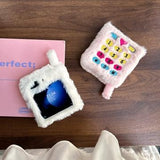 Samsung Galaxy Z Flip6/Z Flip7 FE Retro plys cover med broderede skivetaster - Pink