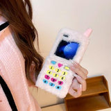 Samsung Galaxy Z Flip6/Z Flip7 FE Retro plys cover med broderede skivetaster - Hvid