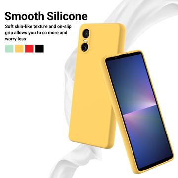 Sony Xperia 10 VI Liquid Silikone Cover med Strop - Gul