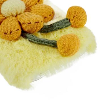 3D Plush Furry Vinter iPhone 14 Pro Max TPU Cover - Gul Blomst