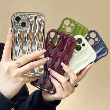 iPhone 15 3D lineær bølgetaske - vinrød