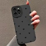 iPhone 15 Slim TPU-cover med hjertemønster - sort