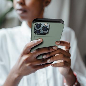 iPhone 15 Pro Hybrid Cover med Glidende Kortslot - Army Grøn