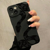 iPhone 15 TPU-cover med slangemønster - sort