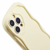 iPhone 16 Pro Max Candy Color Wavy TPU Cover - Gul