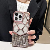 iPhone 16 Pro Max Rhinestone cover med geometrisk diamantmønster - Pink